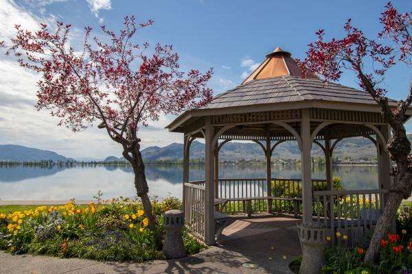 osoyoos wineries in spring